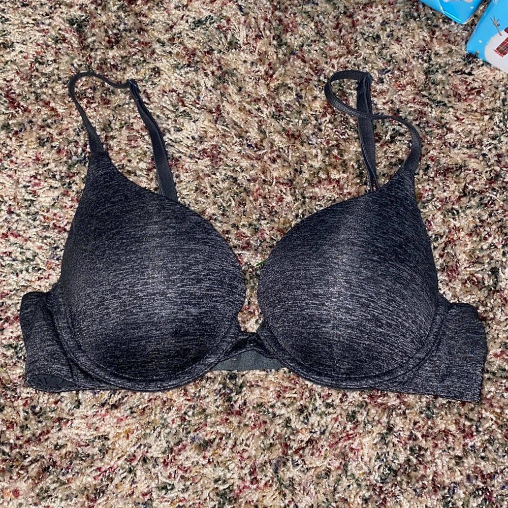 Like new, Victorias Secret grey bra. 32 B